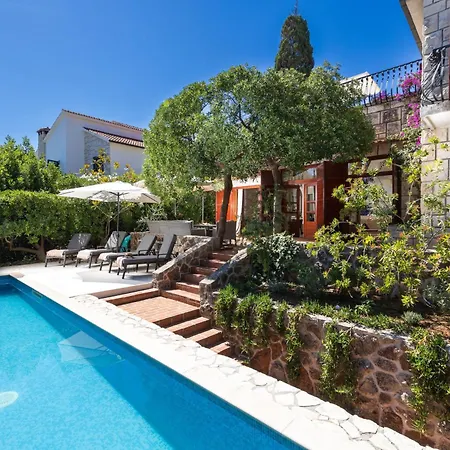 בית נופש Seaside Family Friendly House With A Swimming Pool Jelsa, Hvar - 23760 *